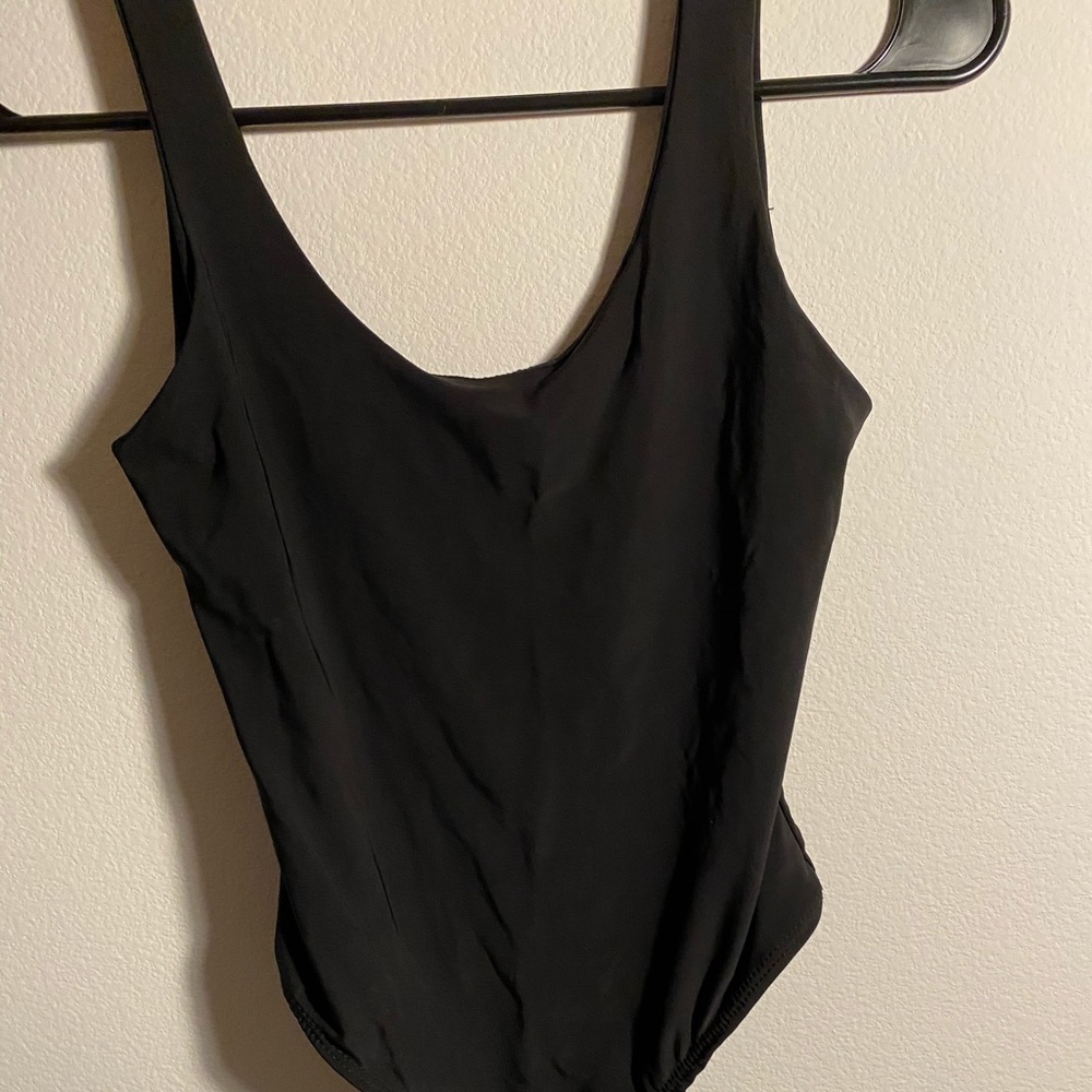 deep u neck black bodysuit xs